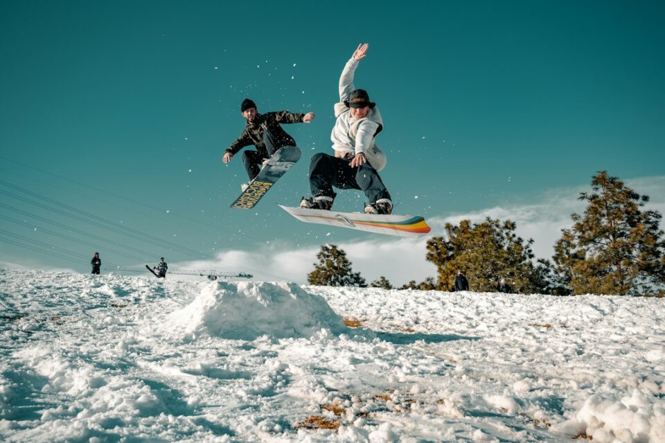 beginner snowboarding tips cover illustration on a gentle green run